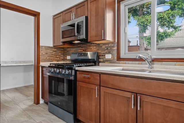 6136 W Fletcher Street, Chicago, IL 60634