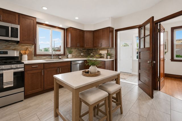 6136 W Fletcher Street, Chicago, IL 60634