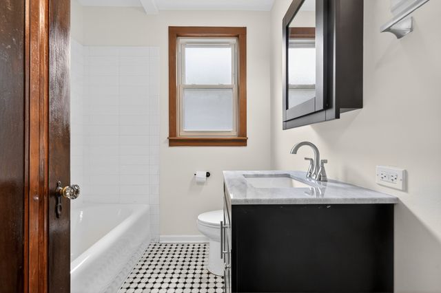 6136 W Fletcher Street, Chicago, IL 60634