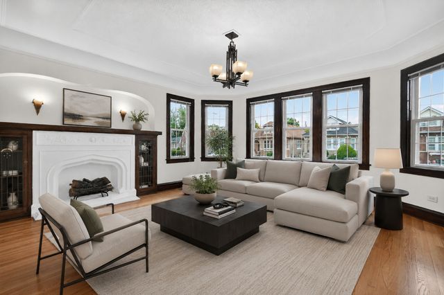 6136 W Fletcher Street, Chicago, IL 60634
