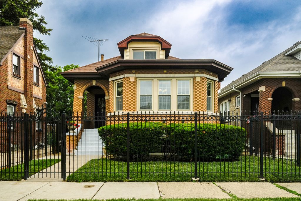6136 W Fletcher Street, Chicago, IL 60634