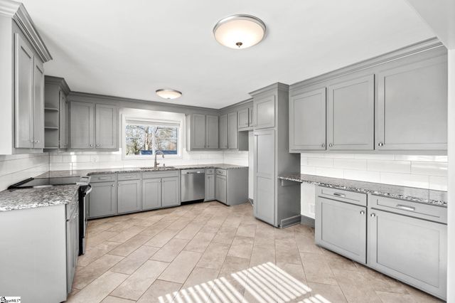 1801 Pleasantburg Drive, Greenville, SC 29609