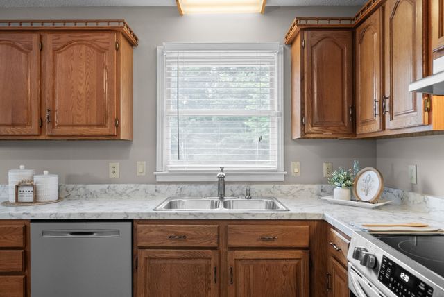 2430 Underwood Rd, Cunningham, TN 37052