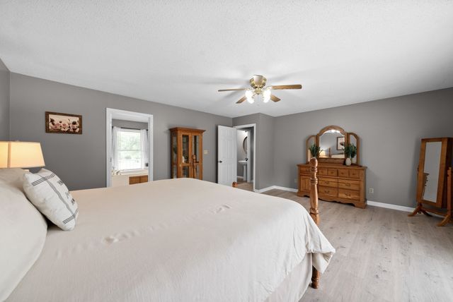 2430 Underwood Rd, Cunningham, TN 37052