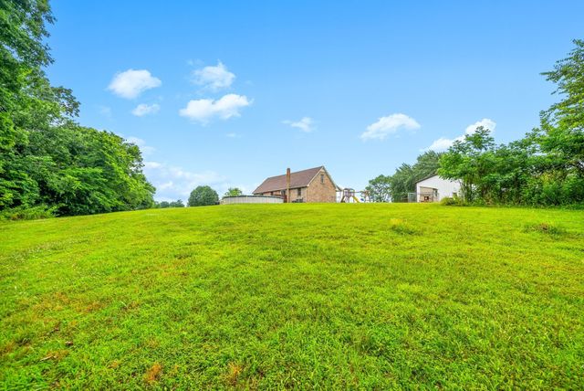 2430 Underwood Rd, Cunningham, TN 37052