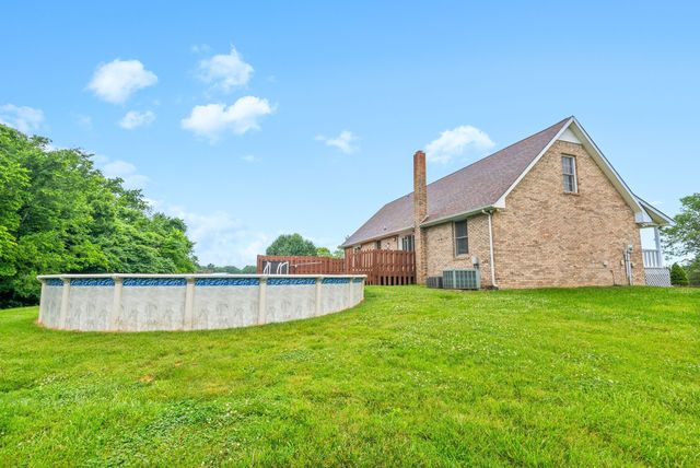 2430 Underwood Rd, Cunningham, TN 37052