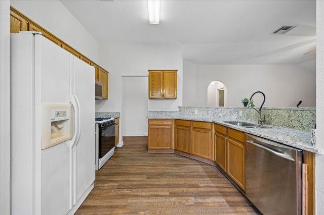 111 Finch LN, Georgetown, TX 78626