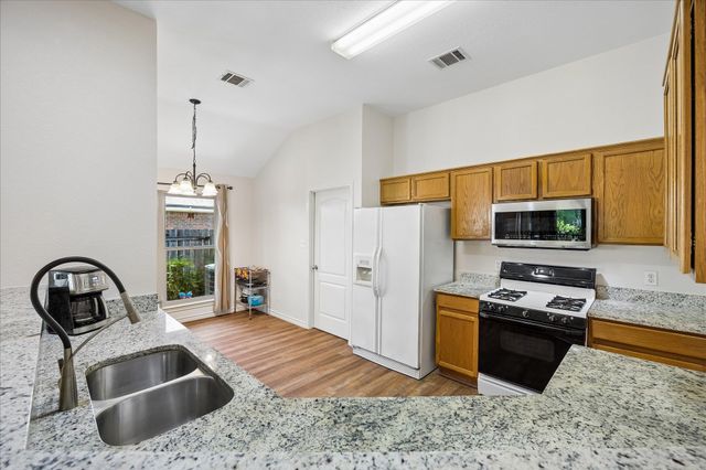 111 Finch LN, Georgetown, TX 78626