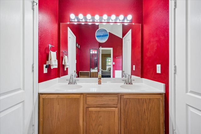 111 Finch LN, Georgetown, TX 78626