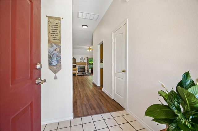 111 Finch LN, Georgetown, TX 78626