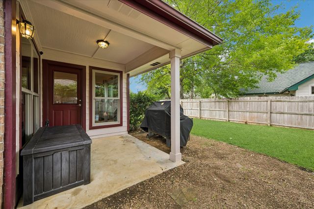 111 Finch LN, Georgetown, TX 78626