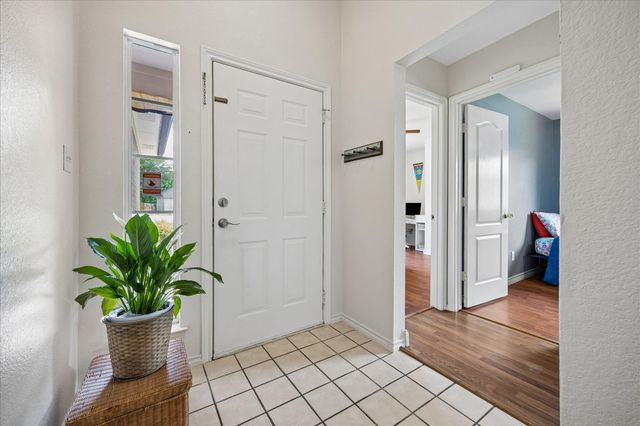 111 Finch LN, Georgetown, TX 78626