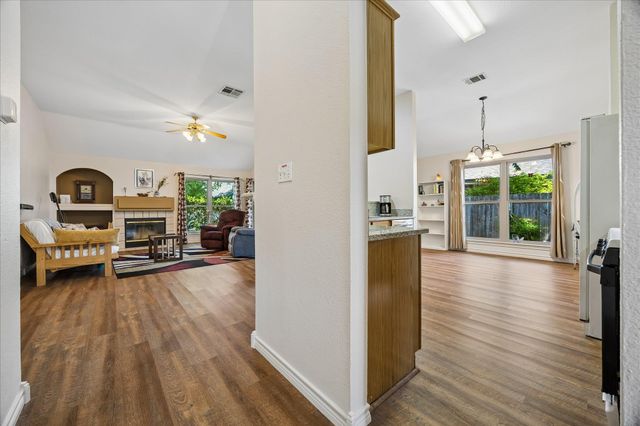 111 Finch LN, Georgetown, TX 78626