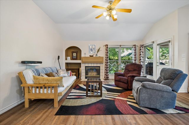 111 Finch LN, Georgetown, TX 78626