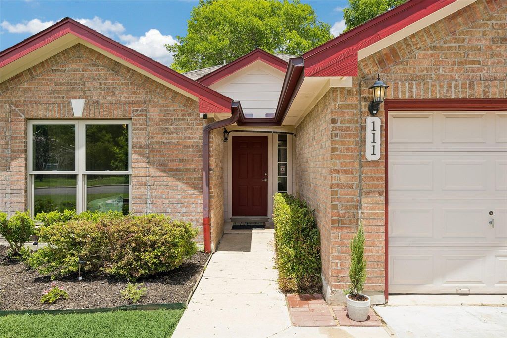 111 Finch LN, Georgetown, TX 78626