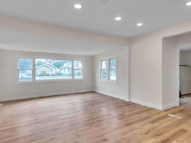 313 Grand Boulevard, Loves Park, IL 61111