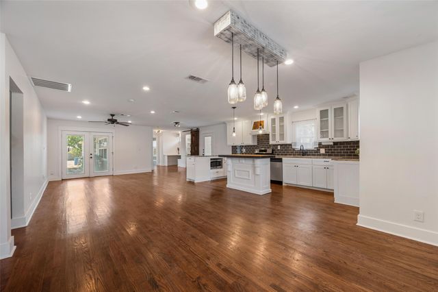 2524 Watauga Road, Fort Worth, TX 76111