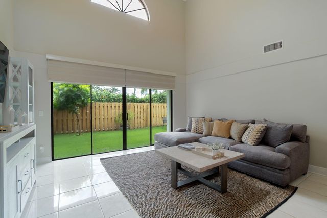 13547 Fountain View Boulevard, Wellington, FL 33414