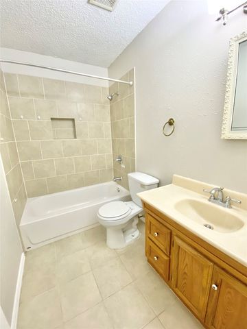 701 Victoria Drive, Euless, TX 76039