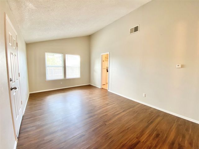 701 Victoria Drive, Euless, TX 76039