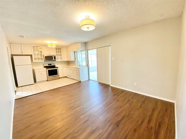 701 Victoria Drive, Euless, TX 76039