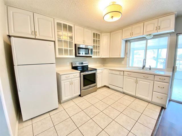 701 Victoria Drive, Euless, TX 76039