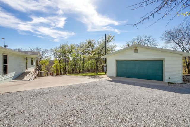 292 Pam Drive, Chico, TX 76431