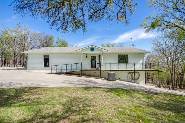 292 Pam Drive, Chico, TX 76431