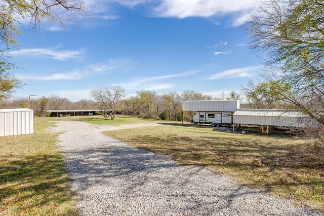 292 Pam Drive, Chico, TX 76431