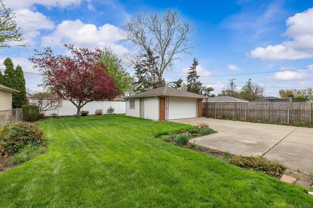 26312 Princeton Street, St Clair Shores, MI 48080