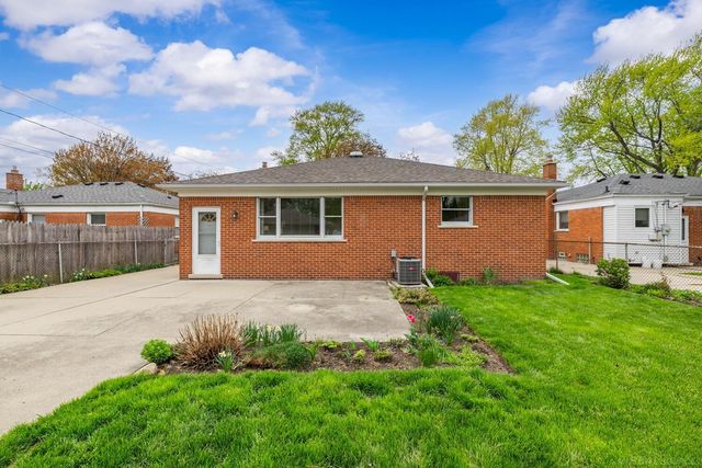 26312 Princeton Street, St Clair Shores, MI 48080