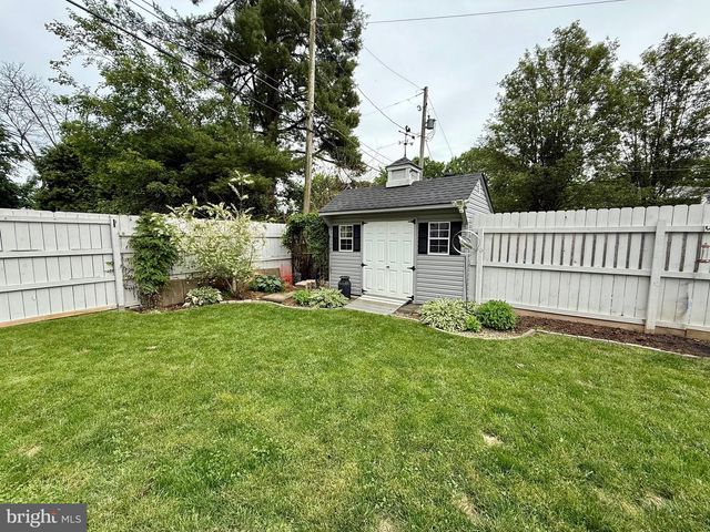 38 PARK RD, Reading, PA 19609