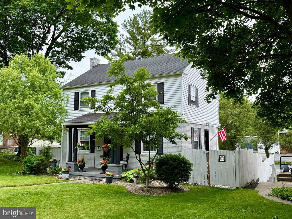 38 PARK RD, Reading, PA 19609