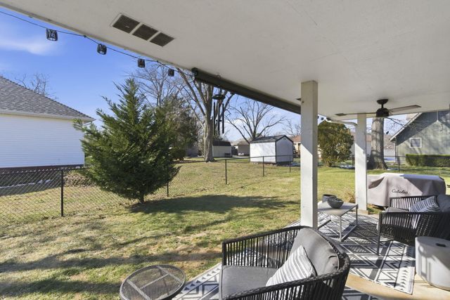 174 Lakeshore Drive S, Blue Eye, MO 65611