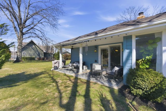 174 Lakeshore Drive S, Blue Eye, MO 65611