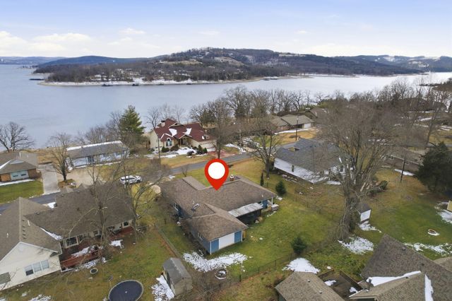 174 Lakeshore Drive S, Blue Eye, MO 65611