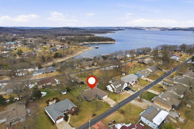 174 Lakeshore Drive S, Blue Eye, MO 65611