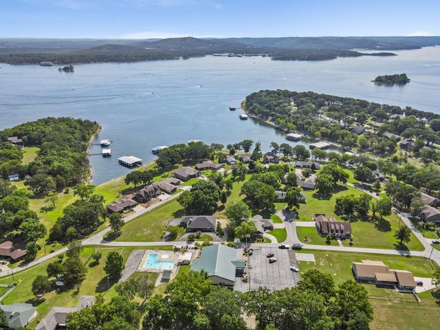 174 Lakeshore Drive S, Blue Eye, MO 65611