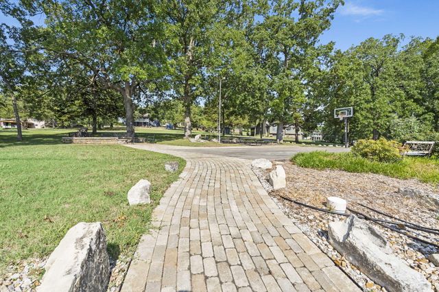 174 Lakeshore Drive S, Blue Eye, MO 65611