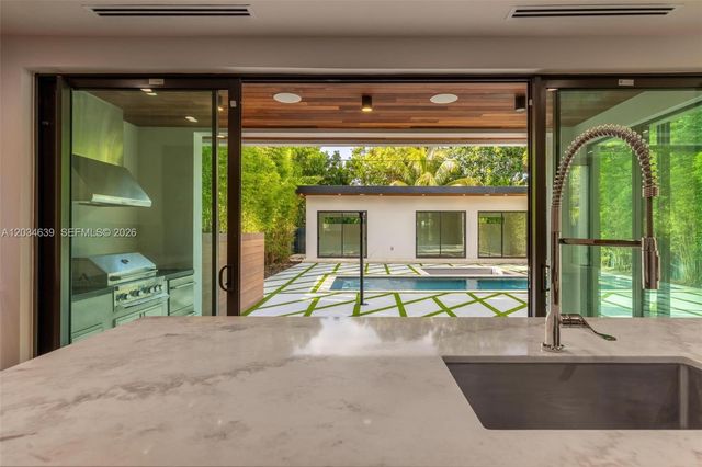 43 NW 42nd St, Miami, FL 33127