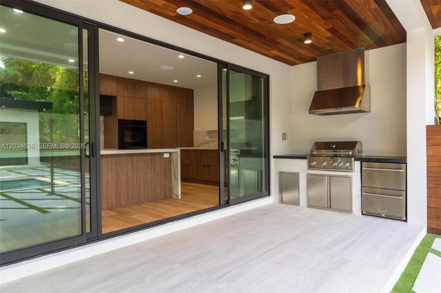 43 NW 42nd St, Miami, FL 33127