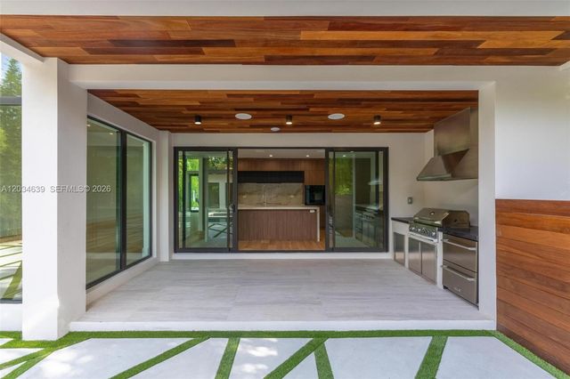 43 NW 42nd St, Miami, FL 33127