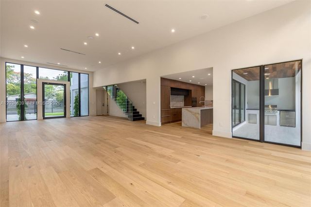 43 NW 42nd St, Miami, FL 33127