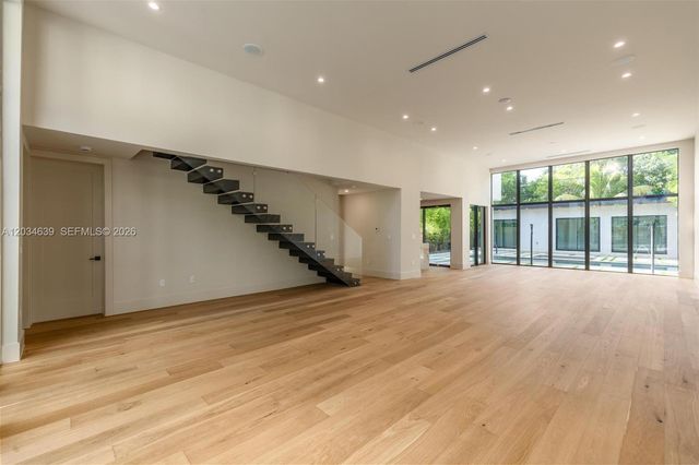 43 NW 42nd St, Miami, FL 33127