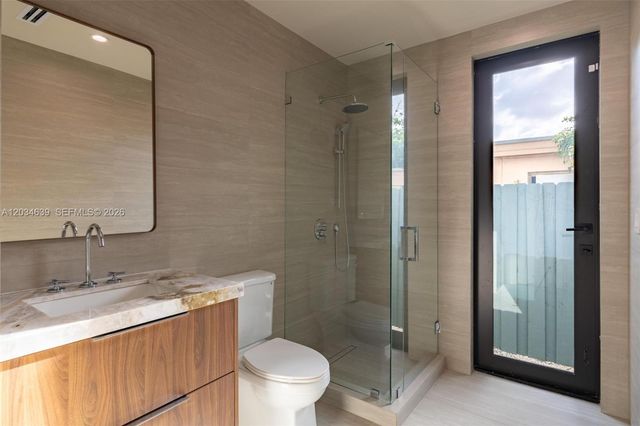 43 NW 42nd St, Miami, FL 33127