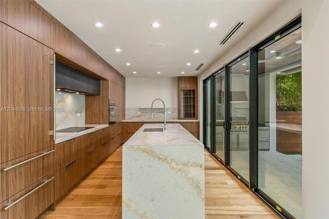 43 NW 42nd St, Miami, FL 33127