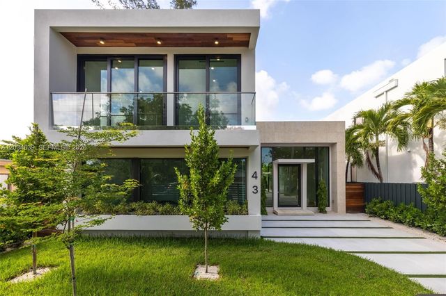 43 NW 42nd St, Miami, FL 33127