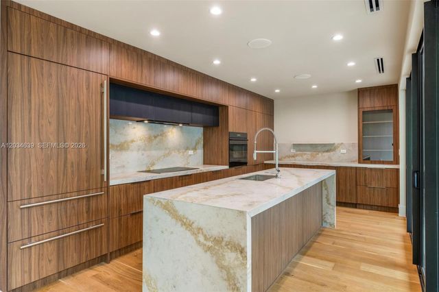 43 NW 42nd St, Miami, FL 33127