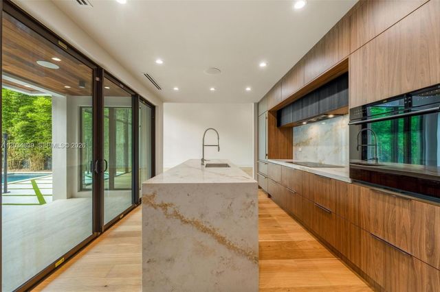 43 NW 42nd St, Miami, FL 33127