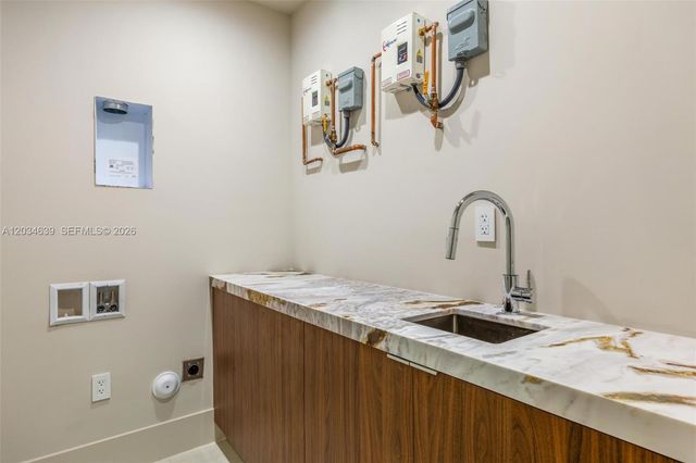 43 NW 42nd St, Miami, FL 33127